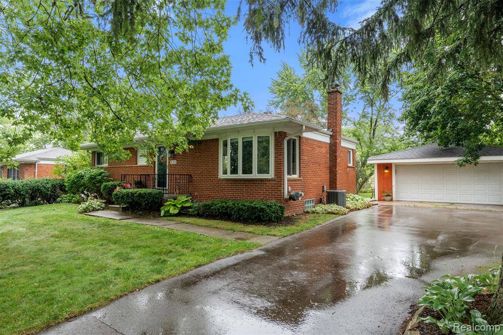 Waterford Twp, MI 48328,920 Elira Road