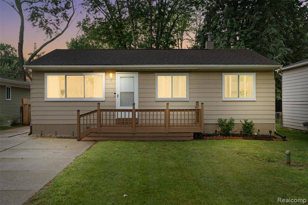 Wolverine Lake Vlg, MI 48390,2235 Mentone Street