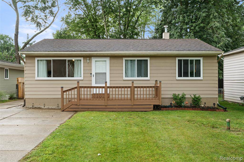 Wolverine Lake Vlg, MI 48390,2235 Mentone Street