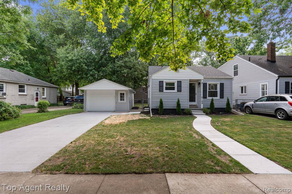 Grosse Pointe Woods, MI 48236,2169 Roslyn Road