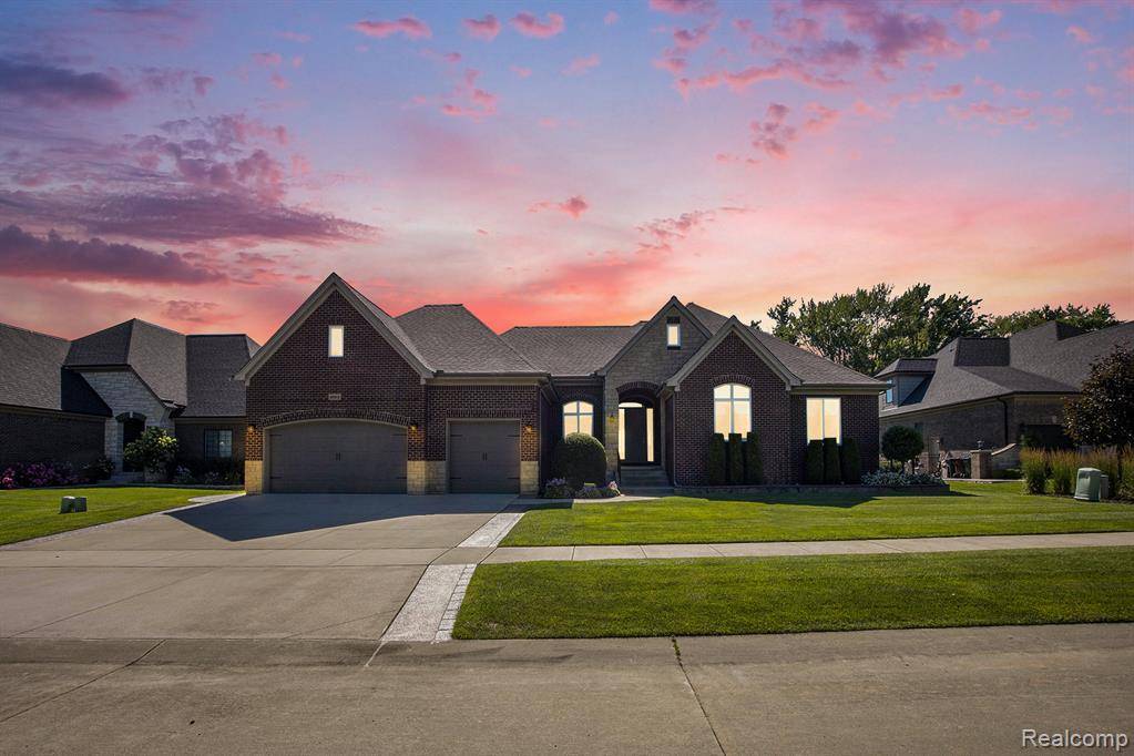 Shelby Twp, MI 48315,48913 Pinebrook Drive