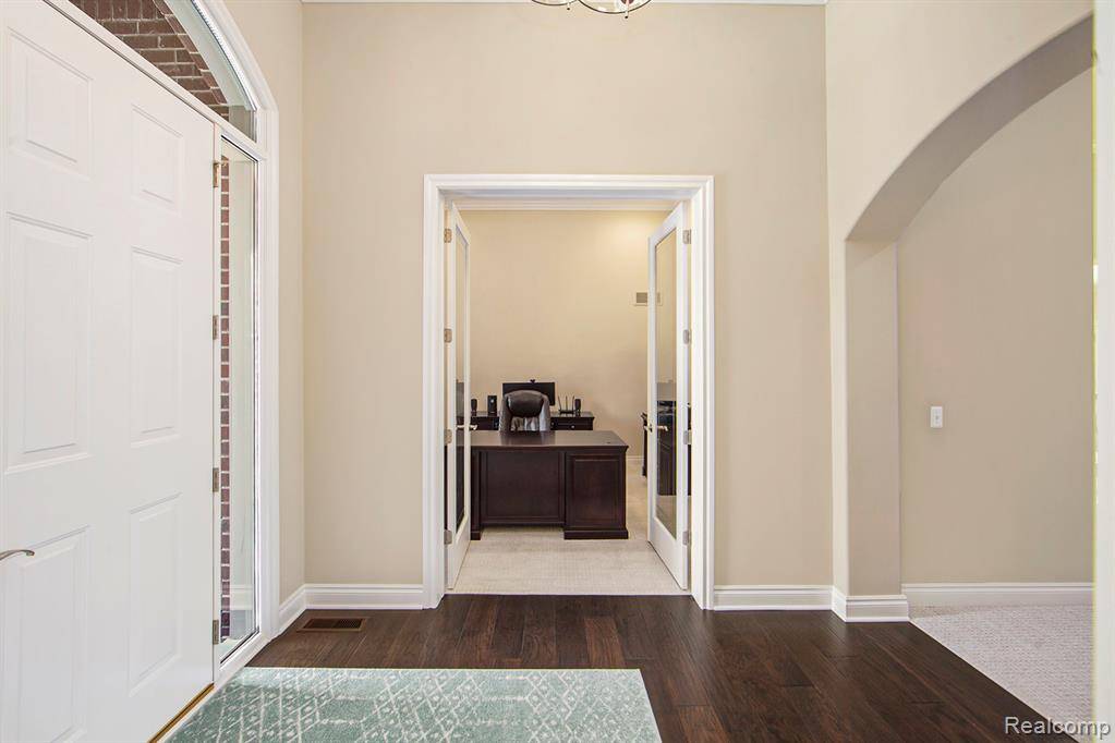 Shelby Twp, MI 48315,48913 Pinebrook Drive