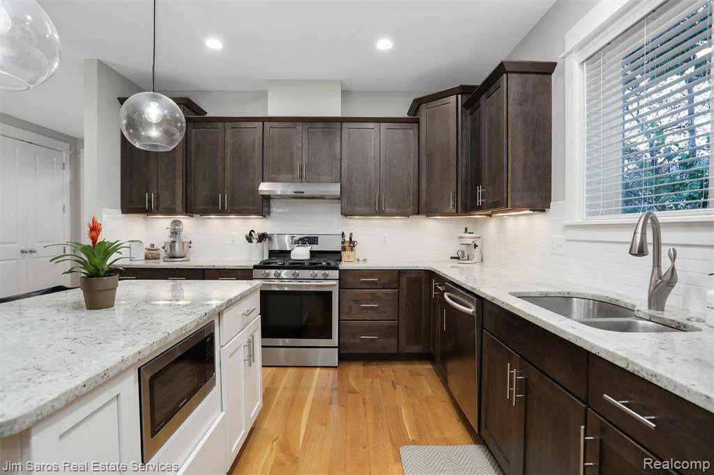 Royal Oak, MI 48067,406 N Altadena Avenue
