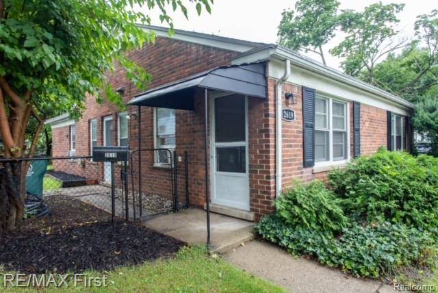 Royal Oak, MI 48073,2619-2621 Rochester Road