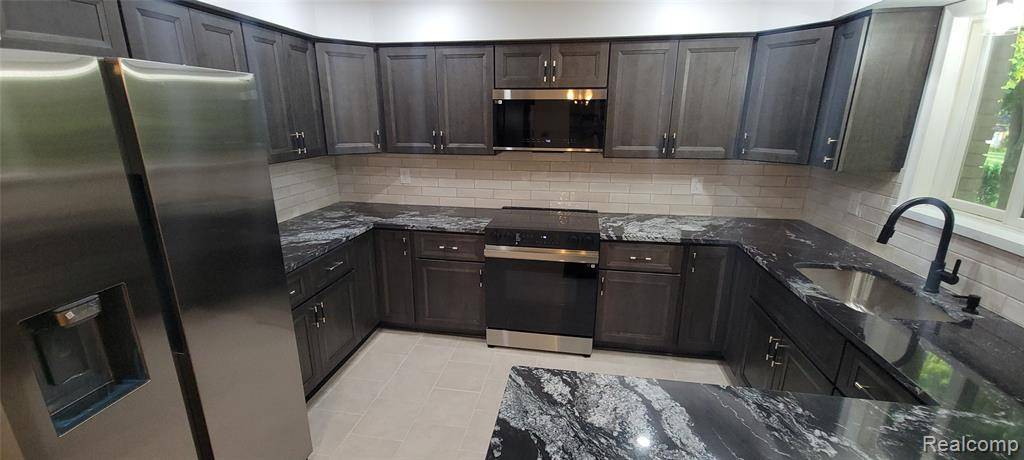 Macomb Twp, MI 48044,18534 Hollie Drive