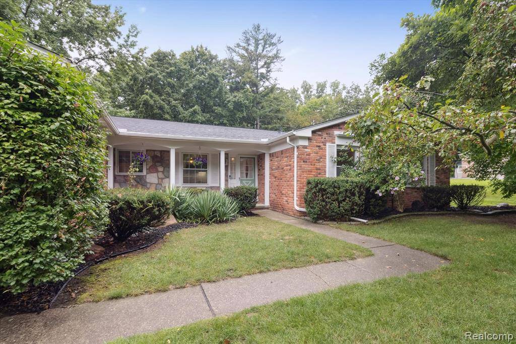 Farmington Hills, MI 48335,21111 Centerfarm