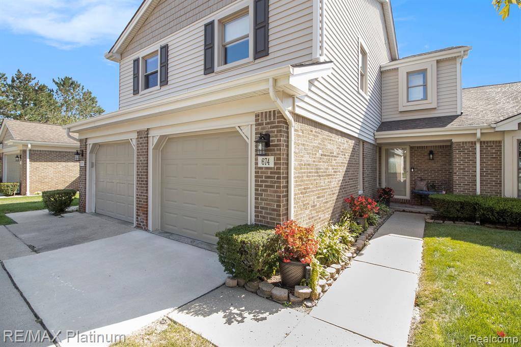 Milford Vlg, MI 48381,674 Summit Ridge Drive