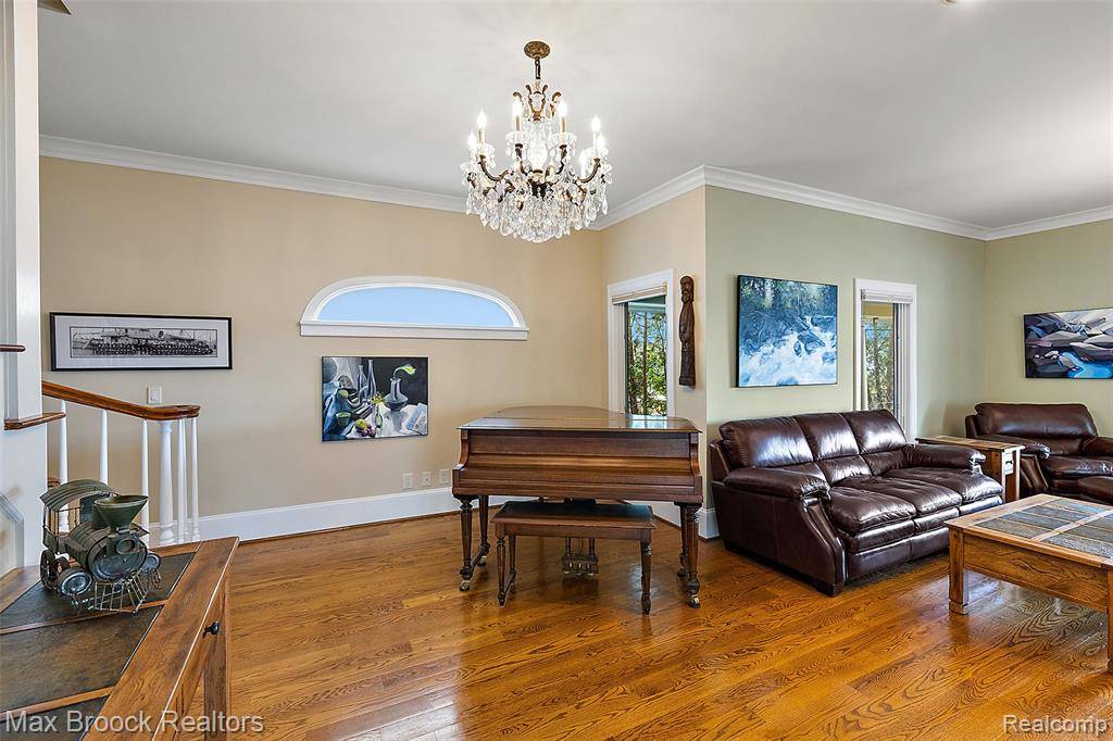 West Bloomfield Twp, MI 48324,3642 Orchard Lake Road