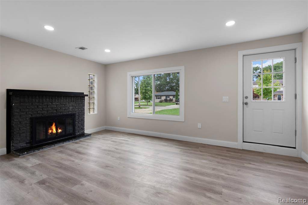 St. Clair Shores, MI 48082,23601 Glenbrook Street