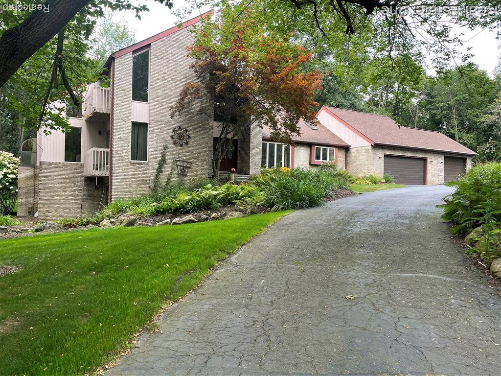 Milford Twp, MI 48380,2862 FOXFIRE Drive