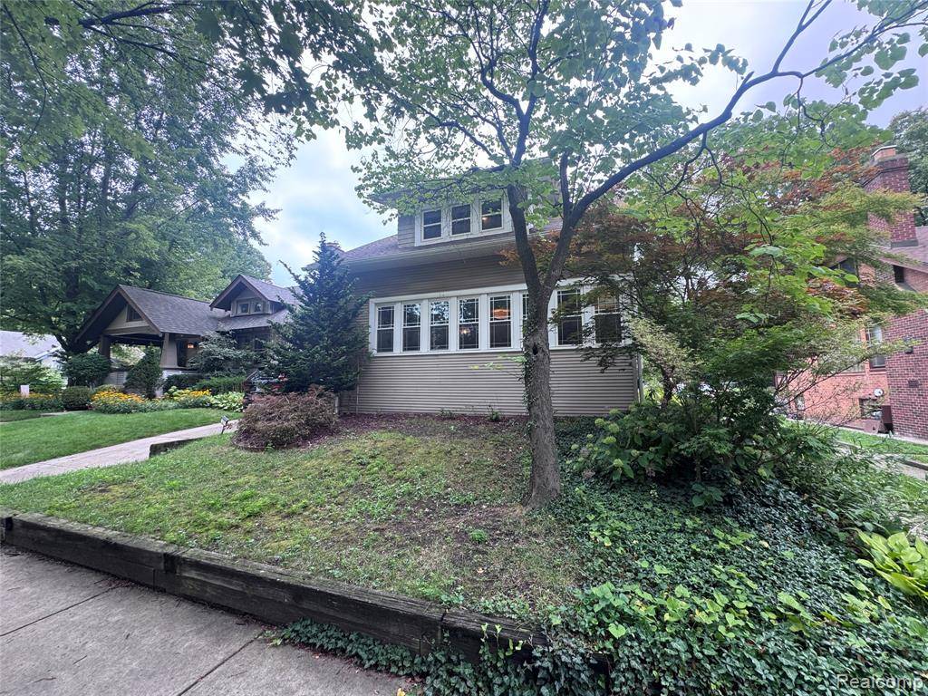 Pleasant Ridge, MI 48069,37 Devonshire Road