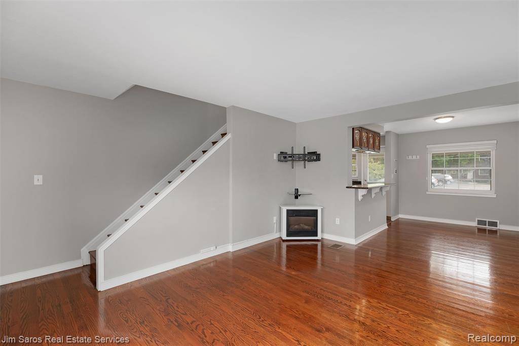 St. Clair Shores, MI 48080,23118 Marter Road