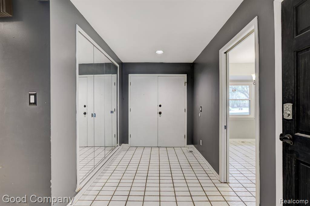 Farmington, MI 48336,25337 Briarwyke Drive