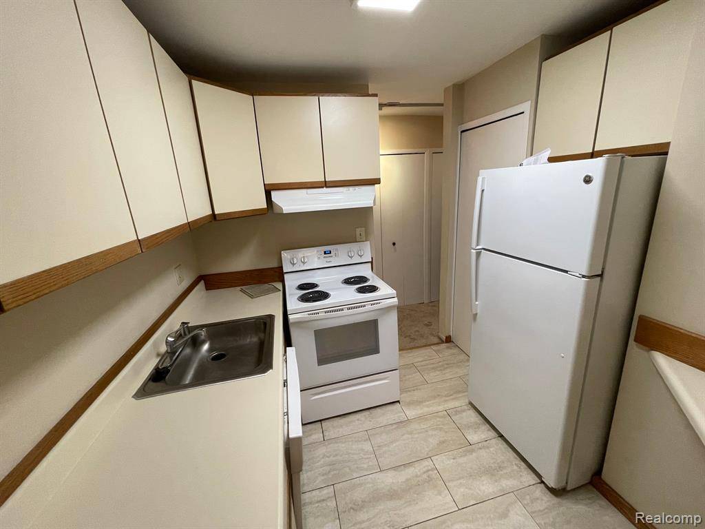 Southfield, MI 48076,30272 SOUTHFIELD Road A231