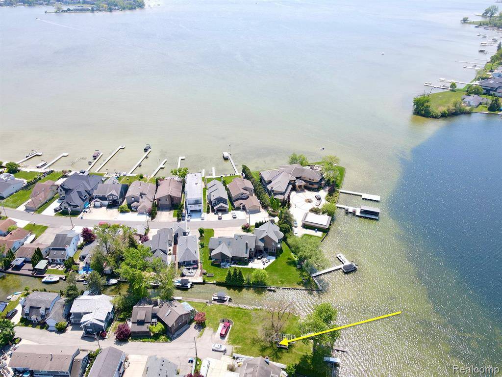 Waterford Twp, MI 48328,1384 Rossdale