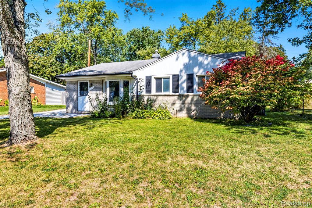 Waterford Twp, MI 48328,3168 HERBELL Drive