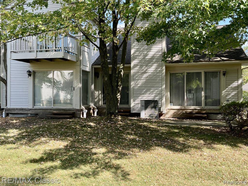 West Bloomfield Twp, MI 48322,7663 Danbury Circle