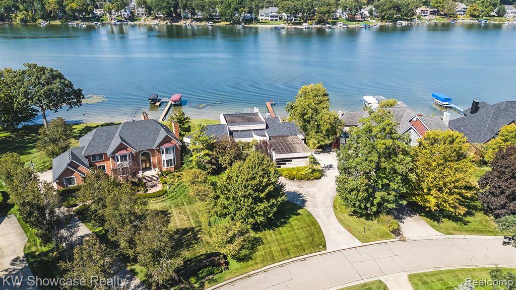 Commerce Twp, MI 48382,8559 Pine Cove Drive