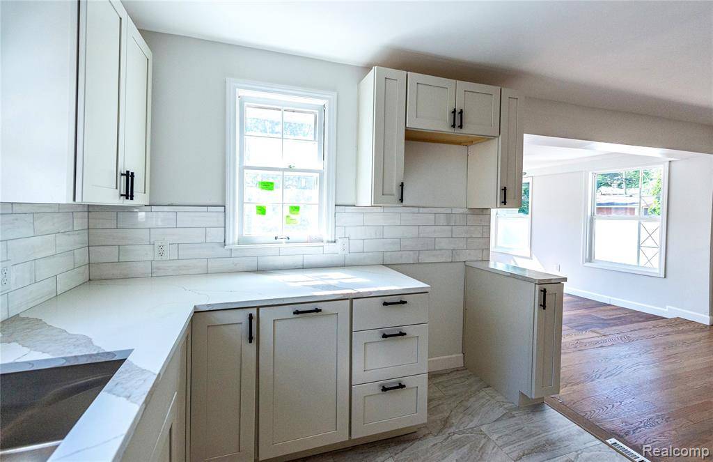 Huntington Woods, MI 48070,10425 Elgin Avenue