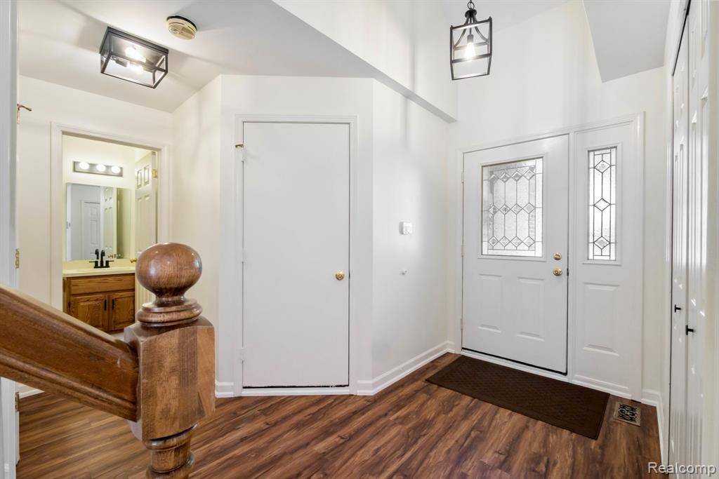 Royal Oak, MI 48073,412 Oak Run Court 6