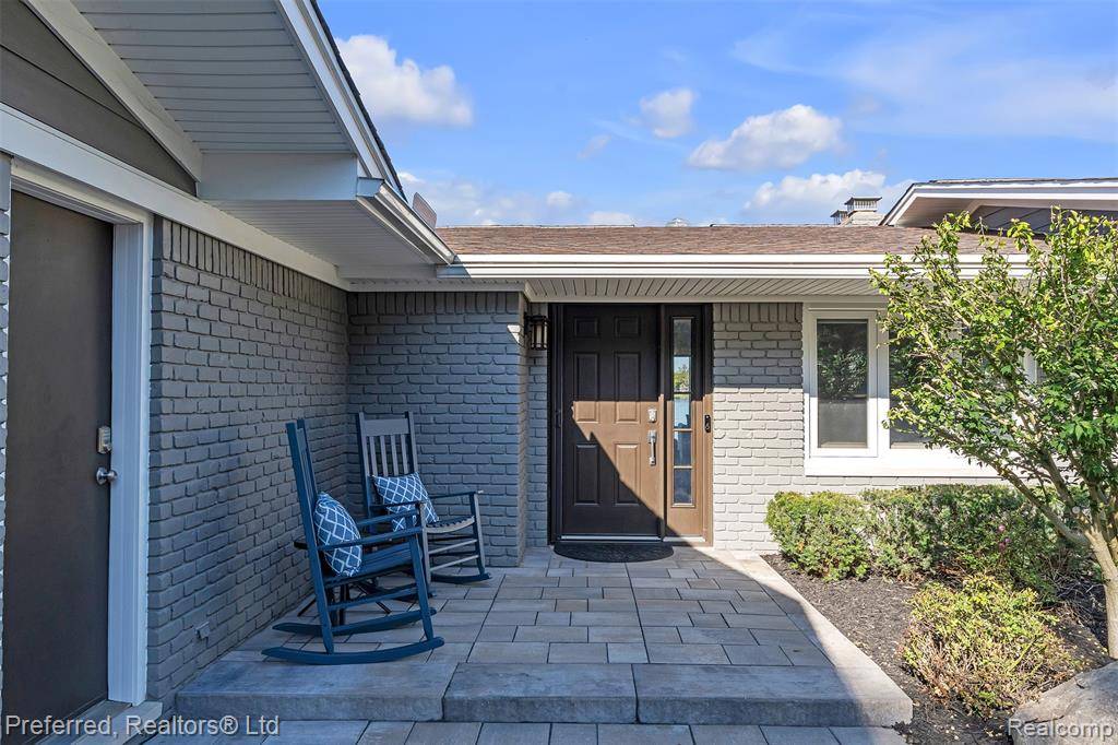 Waterford Twp, MI 48329,7660 Maceday Lake Road