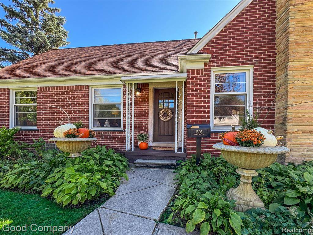 Grosse Pointe Woods, MI 48236,1505 Fairholme Road
