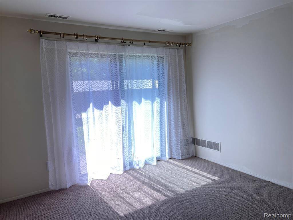 Westland, MI 48185,7538 Manor Circle 102