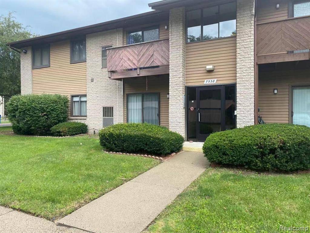 Westland, MI 48185,7538 Manor Circle 102