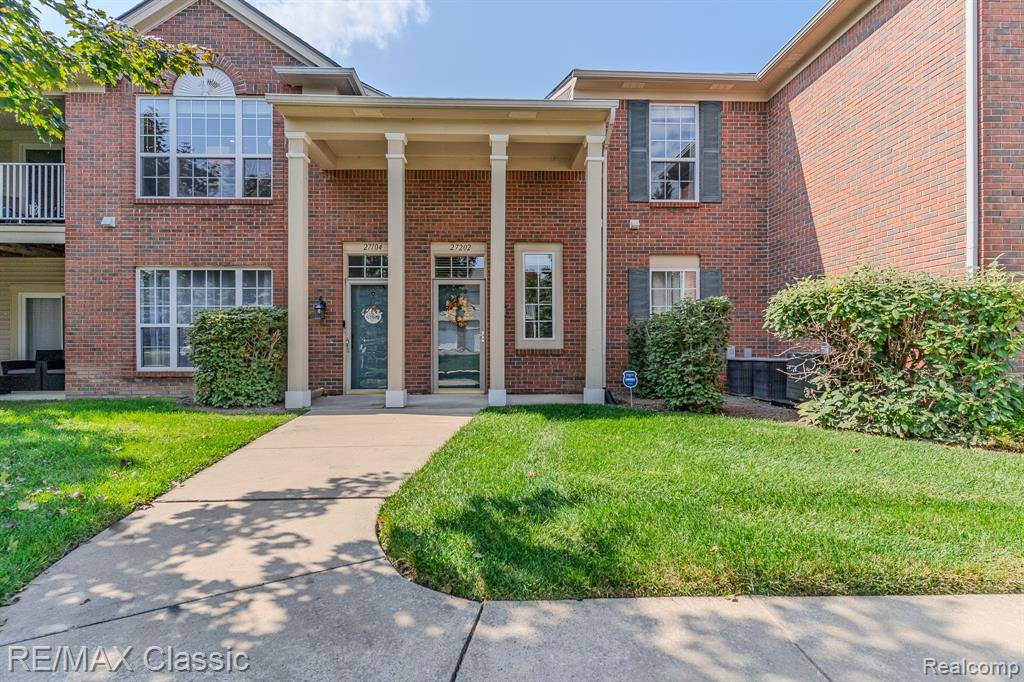 Walled Lake, MI 48390,27202 Chesapeake Circle