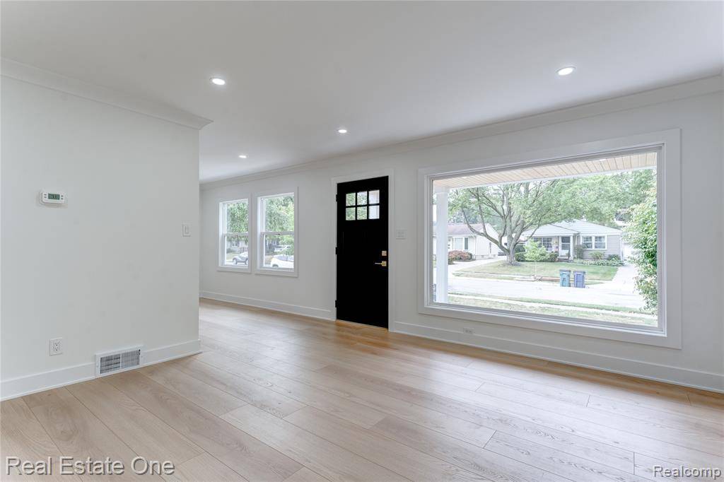 Royal Oak, MI 48073,4702 Thorncroft Avenue