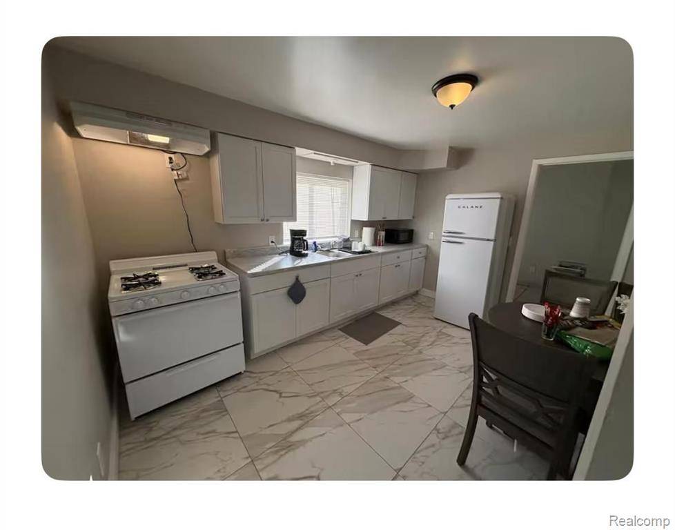 Dearborn Heights, MI 48127,6431 CENTRALIA Street