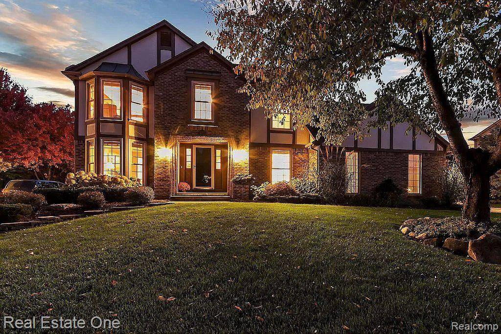 Plymouth, MI 48170,9377 Pineview Street