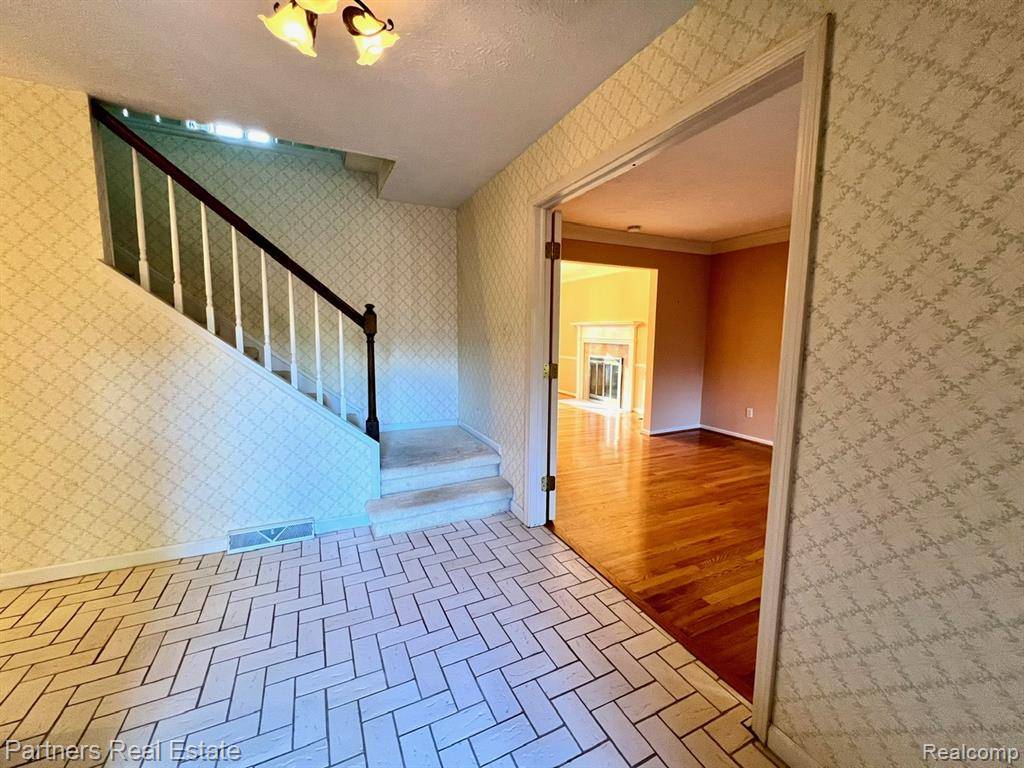 Genoa Twp, MI 48116,5618 Mountain Road