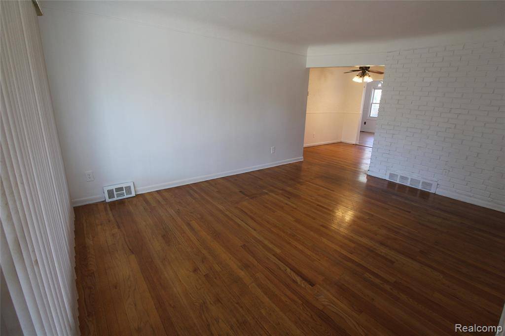Dearborn Heights, MI 48127,5743 Plainfield Street
