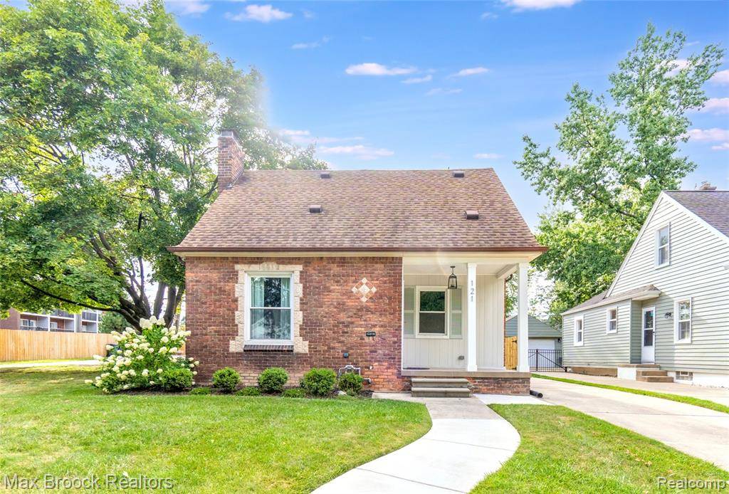 Royal Oak, MI 48067,121 N BLAIR Avenue