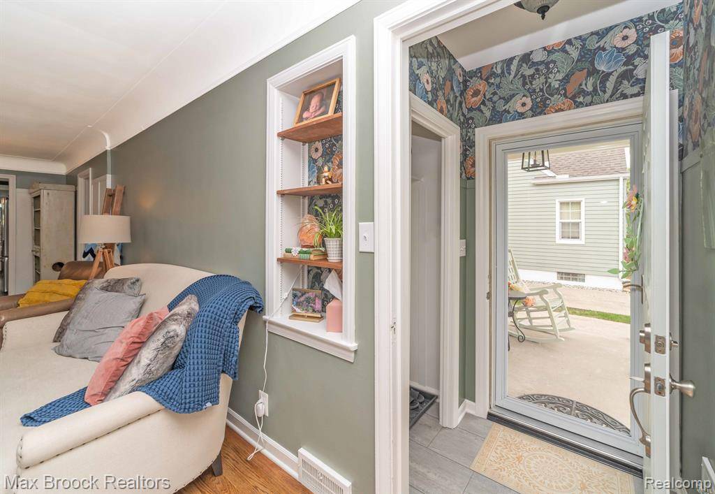 Royal Oak, MI 48067,121 N BLAIR Avenue