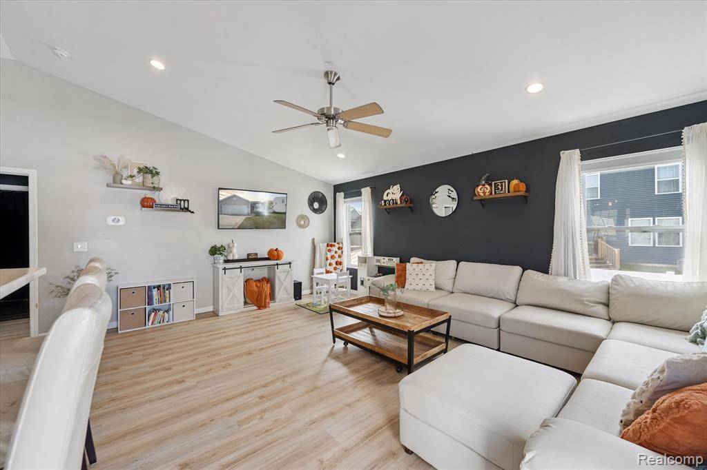 Fowlerville Vlg, MI 48836,2735 Au Gres River Drive