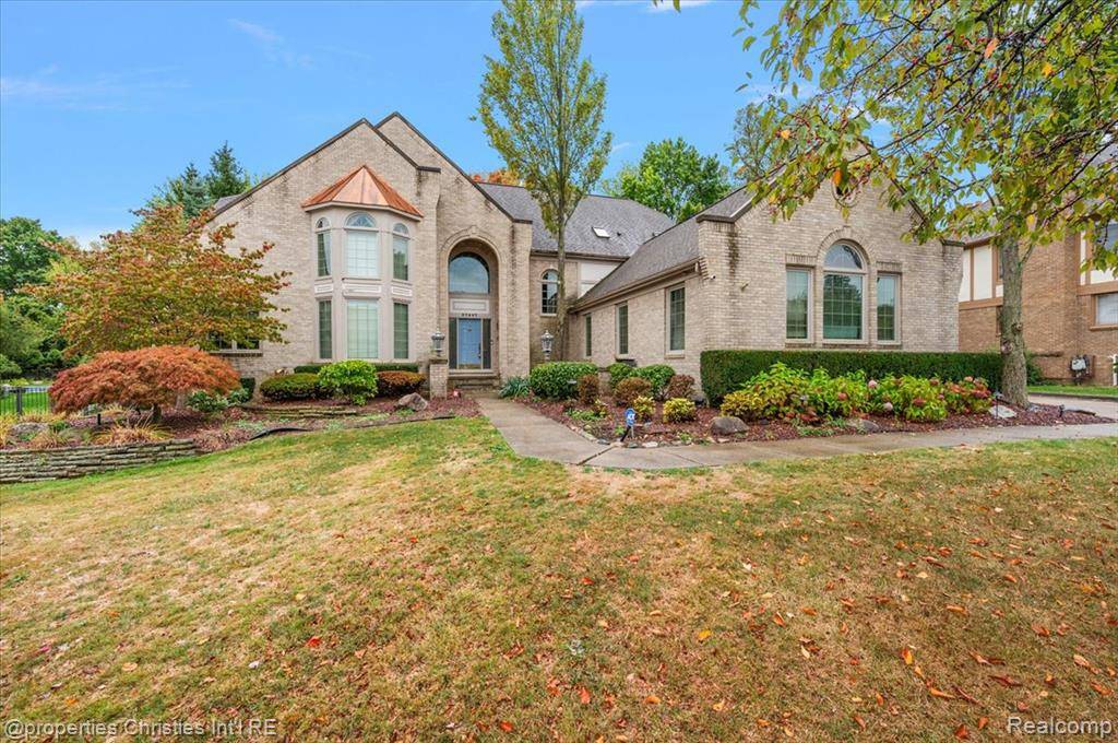 Farmington, MI 48331,37907 Turnberry Court