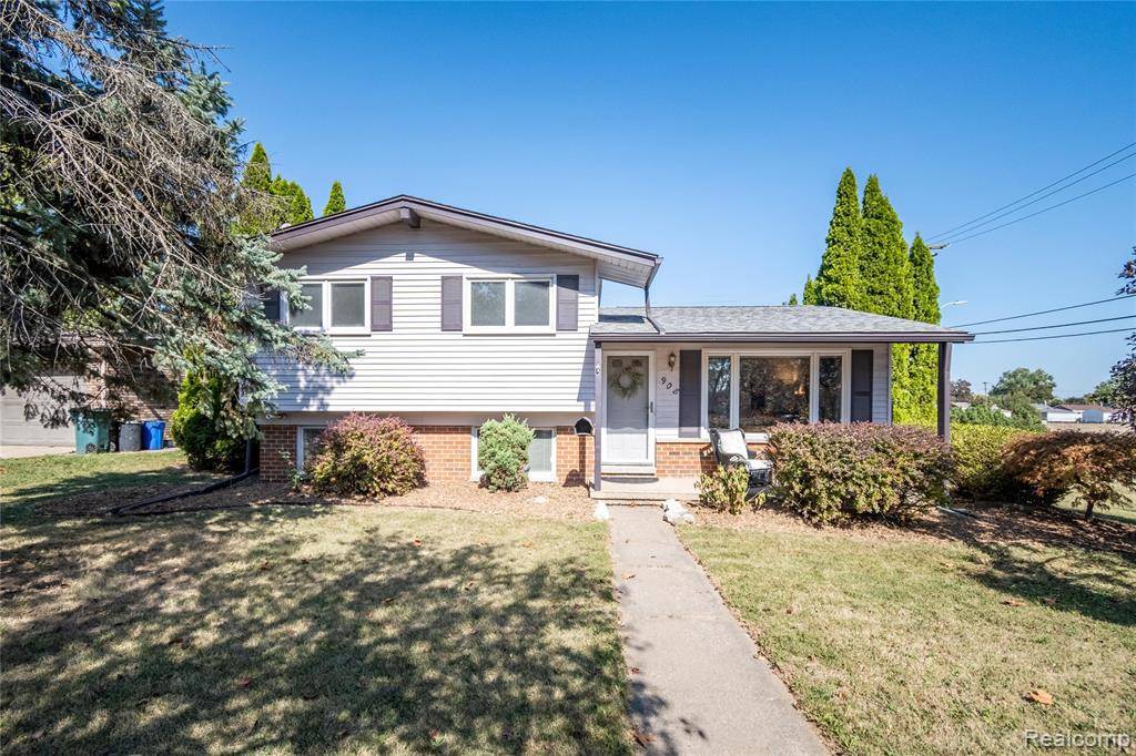 Clawson, MI 48017,908 W Elmwood Avenue