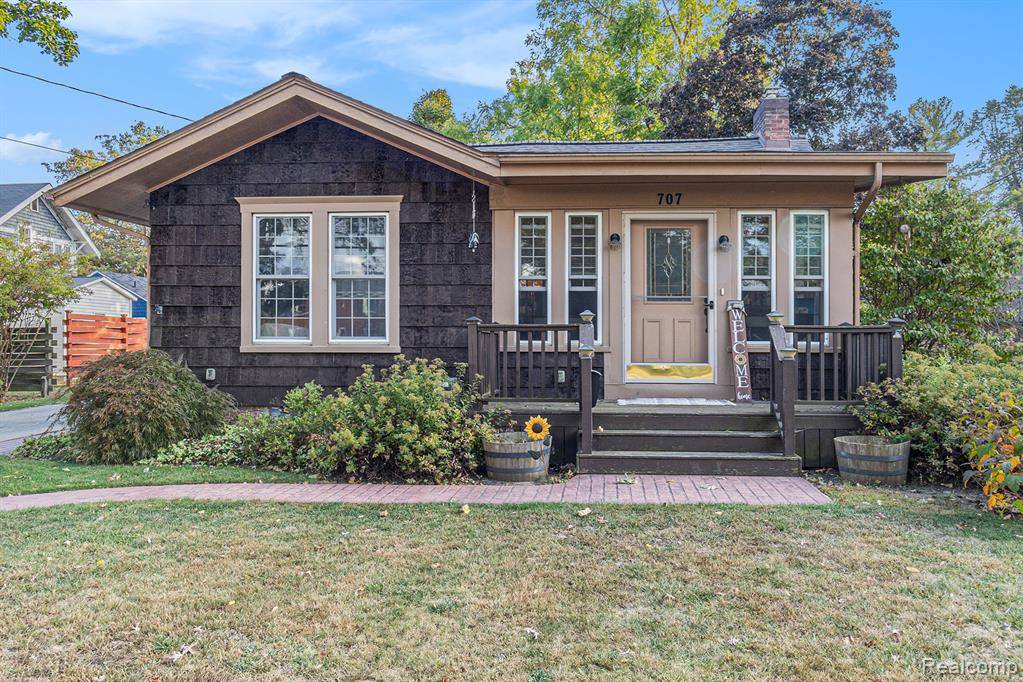 Owosso, MI 48867,707 W King Street