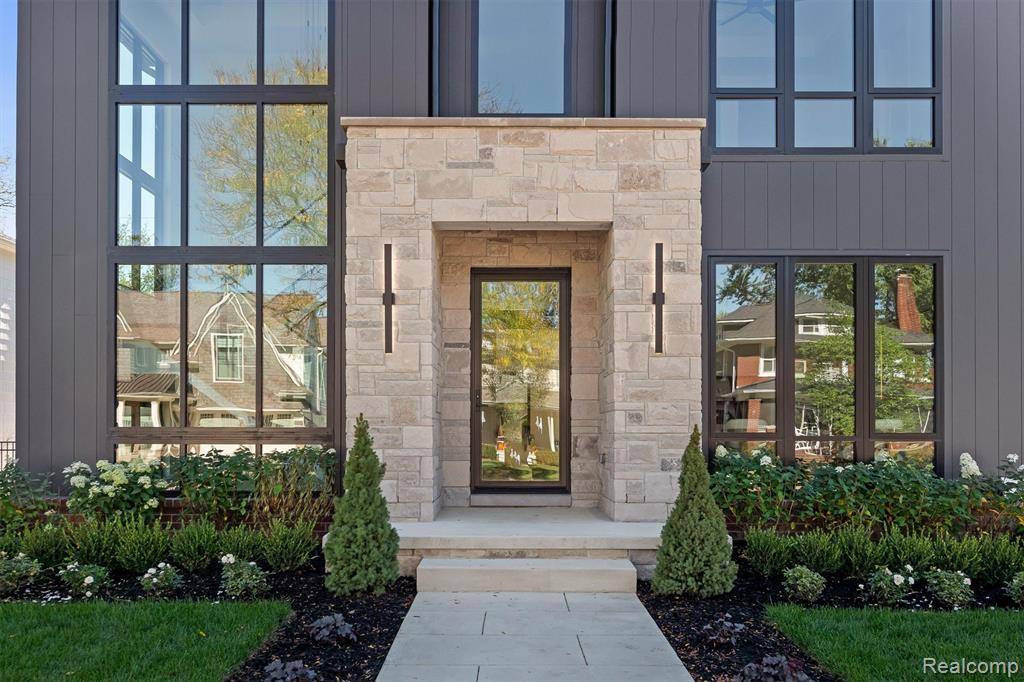 Birmingham, MI 48009,684 Madison Street