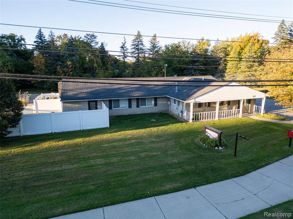 Rochester Hills, MI 48307,1221 E AVON Road