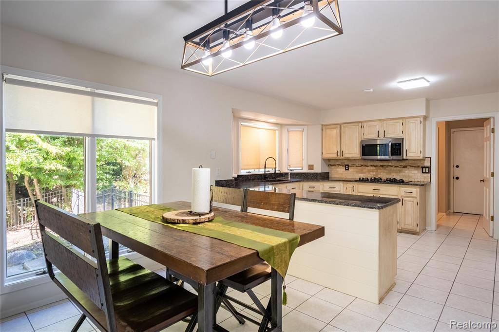 Clinton Twp, MI 48036,38906 Santa Barbara Street