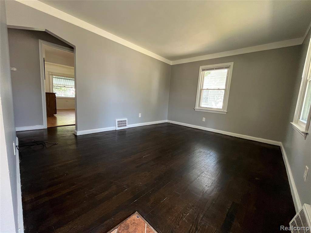 Eastpointe, MI 48021,22495 Tuscany Avenue