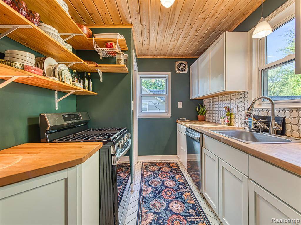 Livonia, MI 48150,10893 Laurel Street