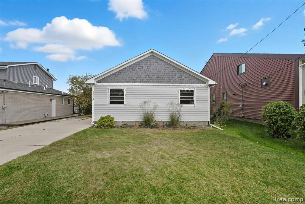 Harrison Twp, MI 48045,37752 Huron Pointe Drive