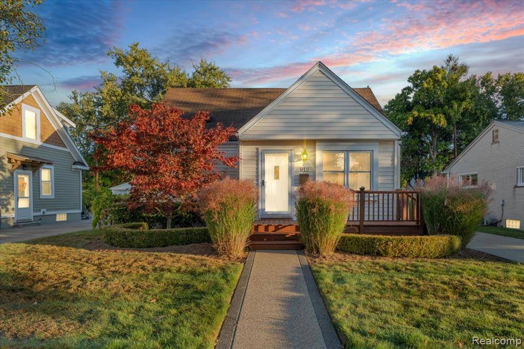Royal Oak, MI 48067,912 Woodsboro Drive
