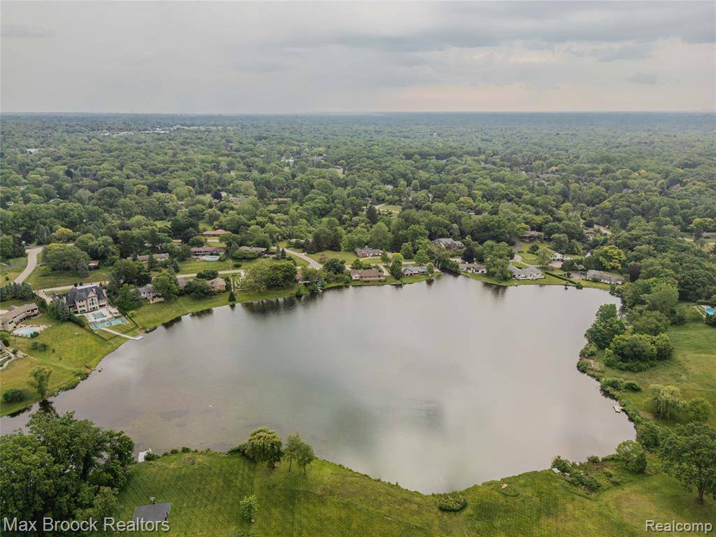 Bloomfield Hills, MI 48301,6730 Halyard Road