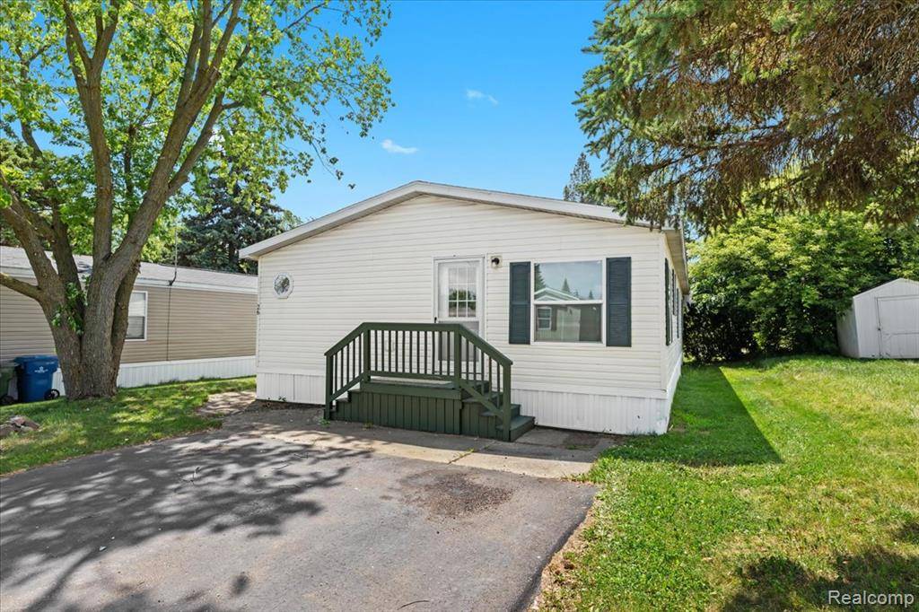 Orion Twp, MI 48359,26 Hummingbird Drive