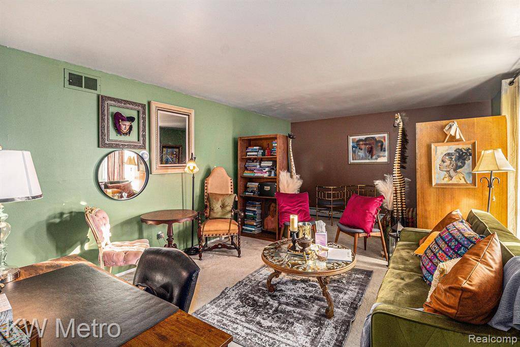 Farmington Hills, MI 48336,28418 W 8 MILE Road A1